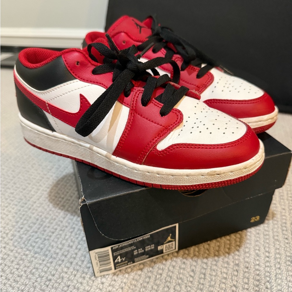 Nike Jordan 1 Low Size 4 Youth